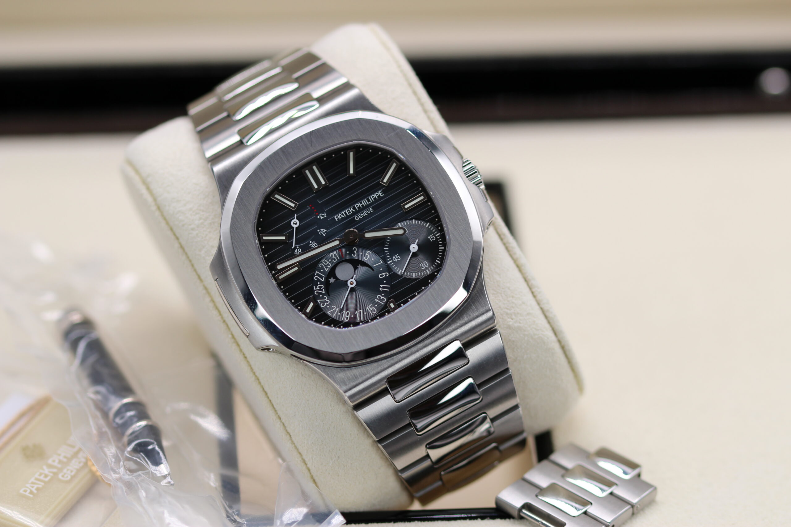 Patek Philippe Nautilus 5712/1A-001, 2019 - Image 6